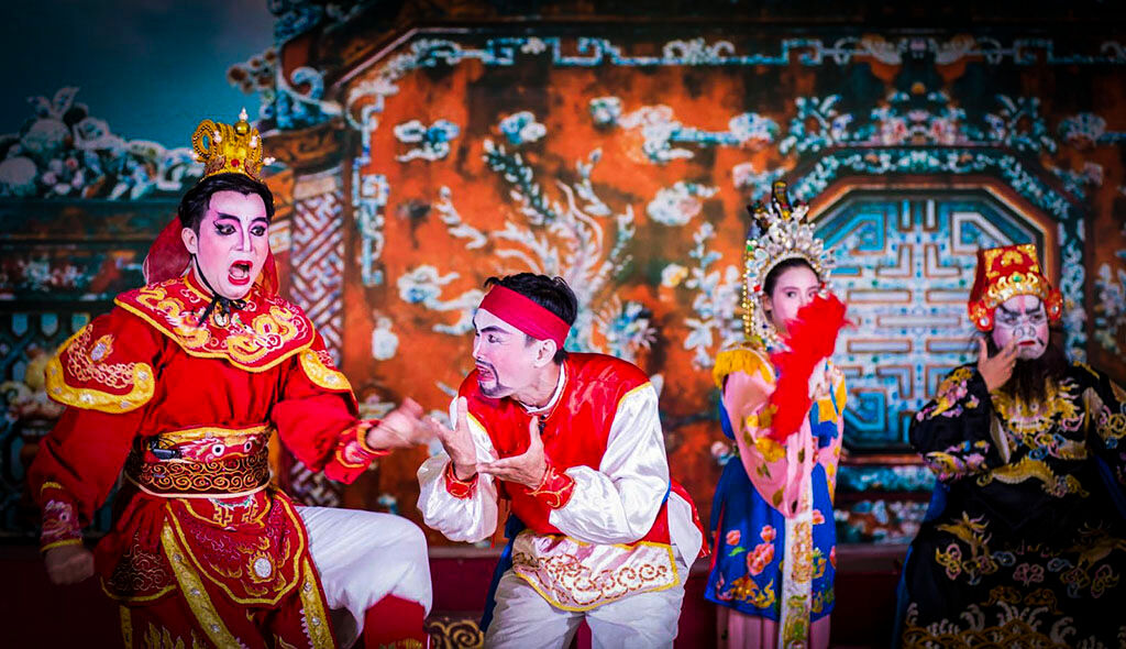 Photograph the lively spirit of Hue’s local theater